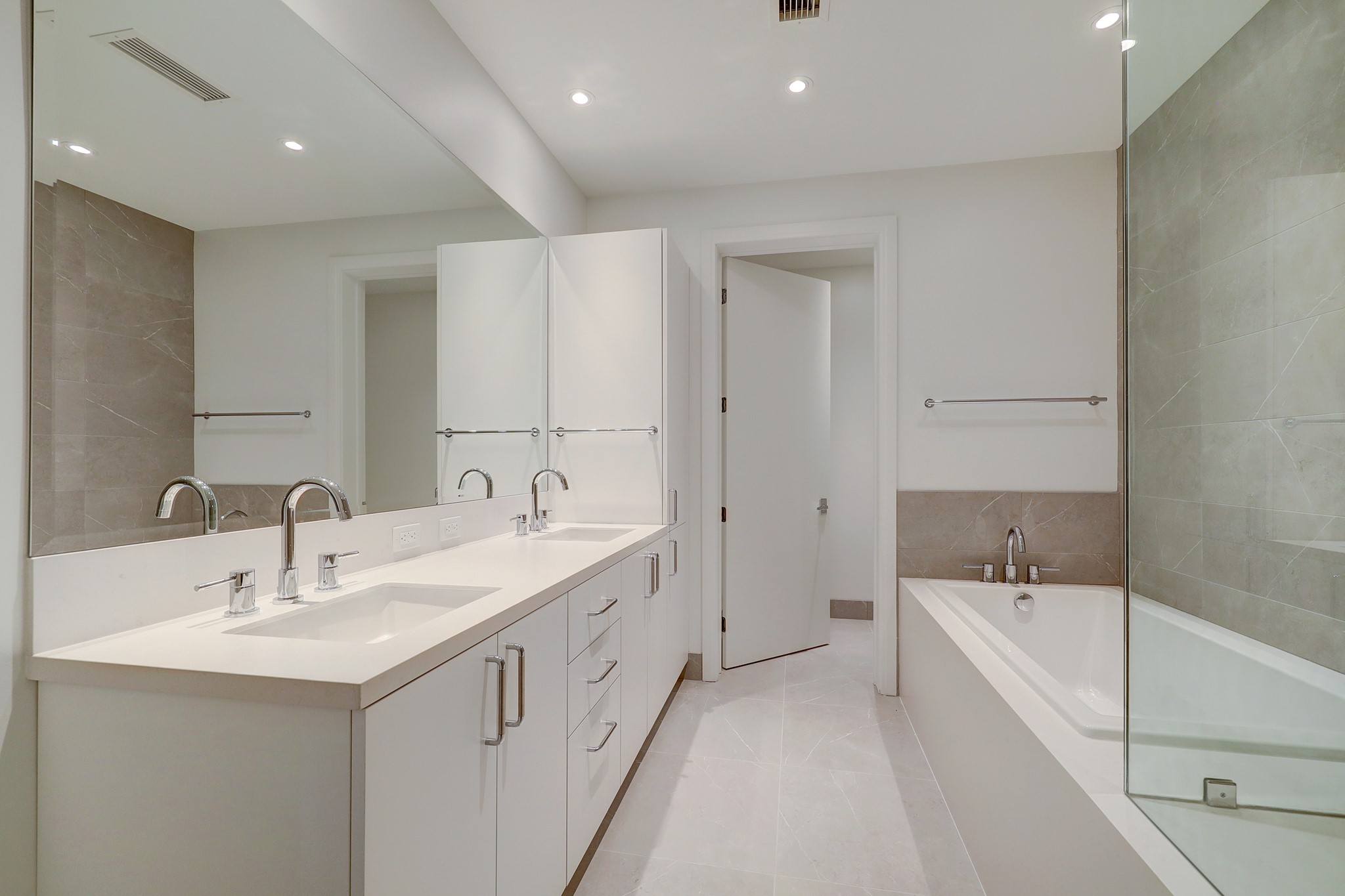 2323 W Main Street 304 , Houston, TX, 77098 | 60682268 | Realty Texas LLC
