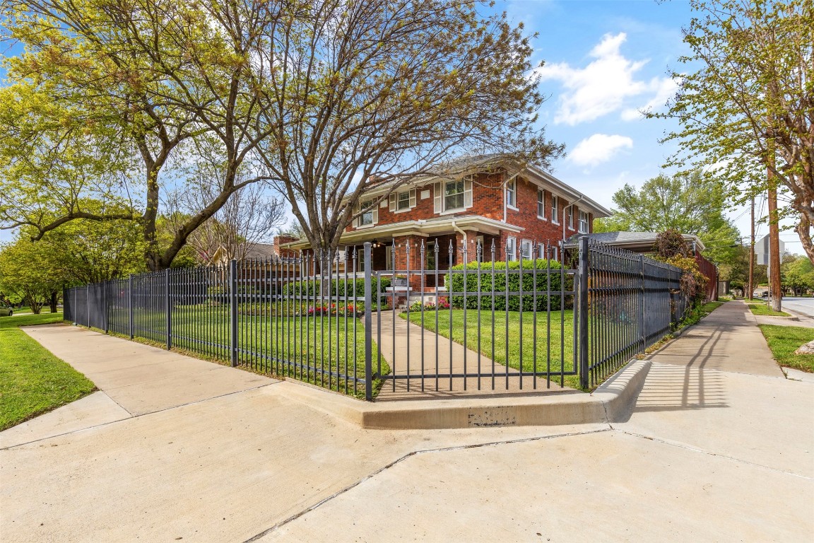 2300 Mistletoe Drive , Fort Worth, TX, 76110 | 20585876 | Realty Texas LLC