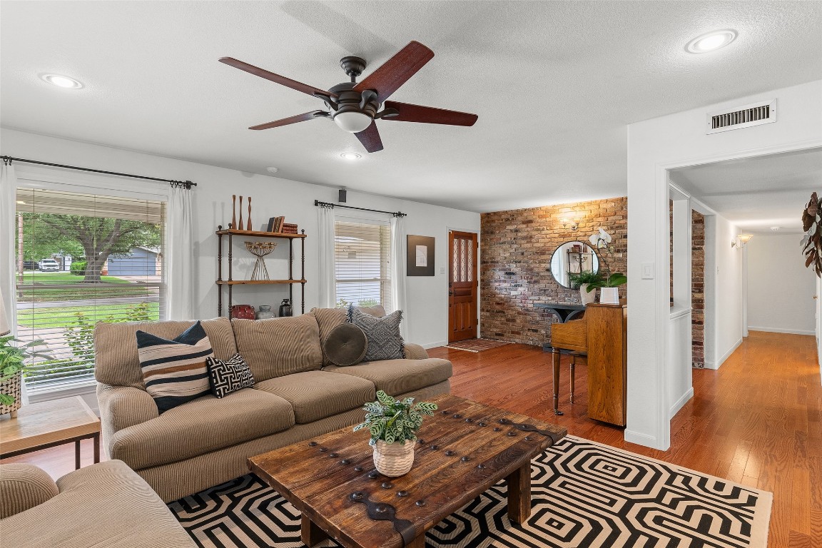 12111 Cedar Bend Drive , Dallas, TX, 75244 | 20581586 | Realty Texas LLC