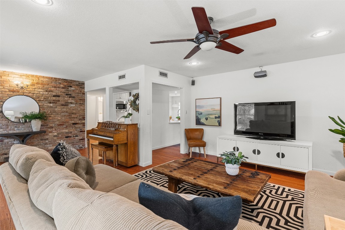 12111 Cedar Bend Drive , Dallas, TX, 75244 | 20581586 | Realty Texas LLC