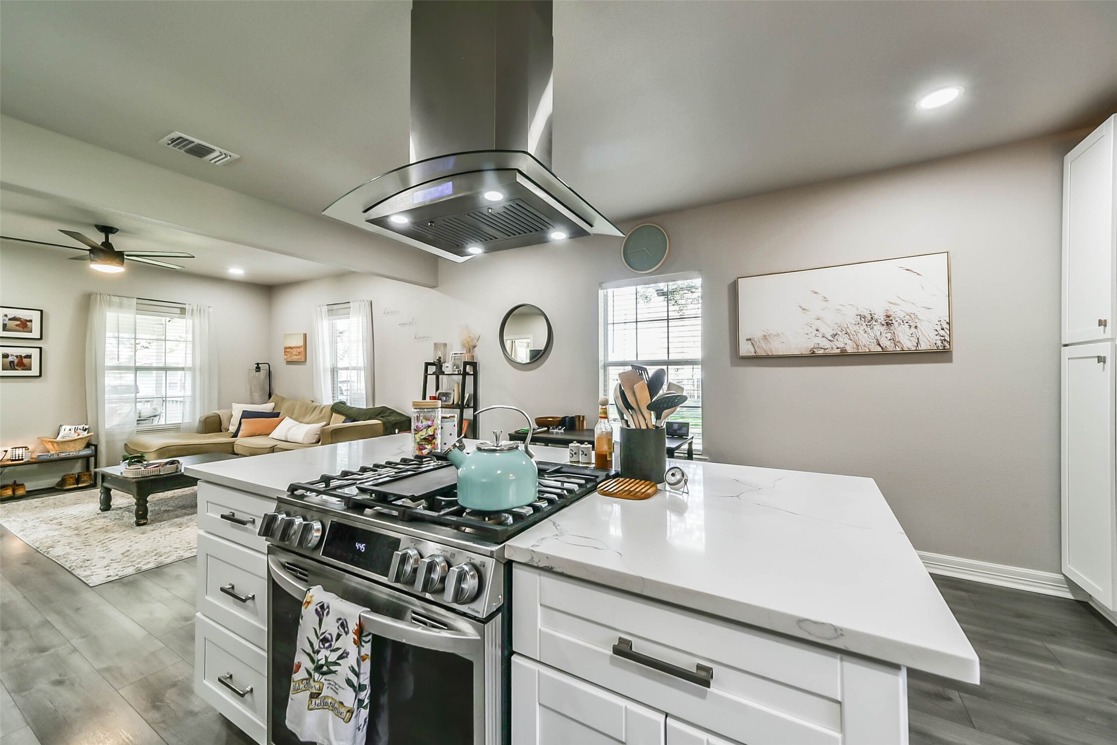 502 E Watt Street , El Campo, TX, 77437 | 73502369 | Realty Texas LLC