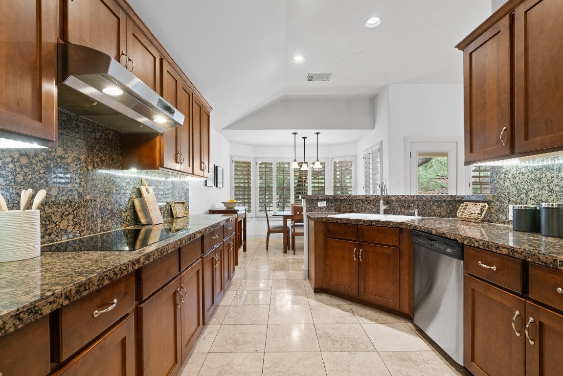 104 Crescent Bluff , Lakeway, TX, 78734 | 4175179 | Realty Texas LLC