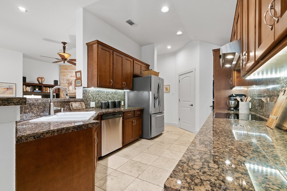 104 Crescent Bluff , Lakeway, TX, 78734 | 4175179 | Realty Texas LLC