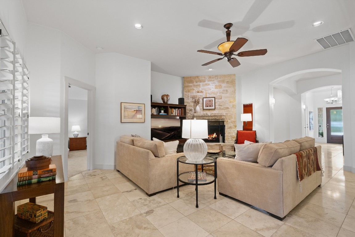 104 Crescent Bluff , Lakeway, TX, 78734 | 4175179 | Realty Texas LLC