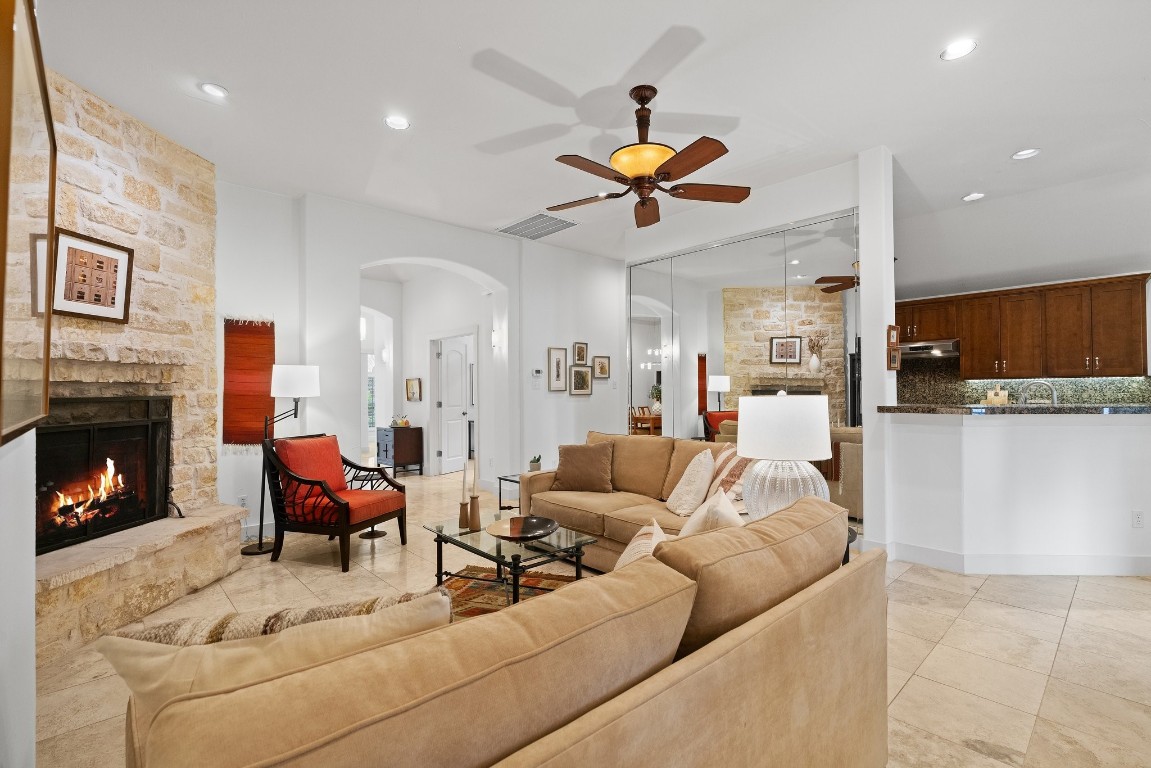 104 Crescent Bluff , Lakeway, TX, 78734 | 4175179 | Realty Texas LLC