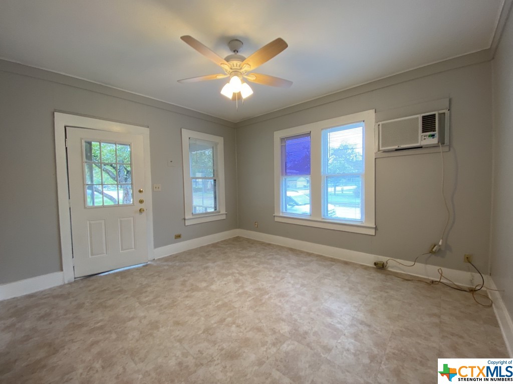 405 S Washington Avenue , New Braunfels, TX, 78130 | 542879 | Realty Texas LLC