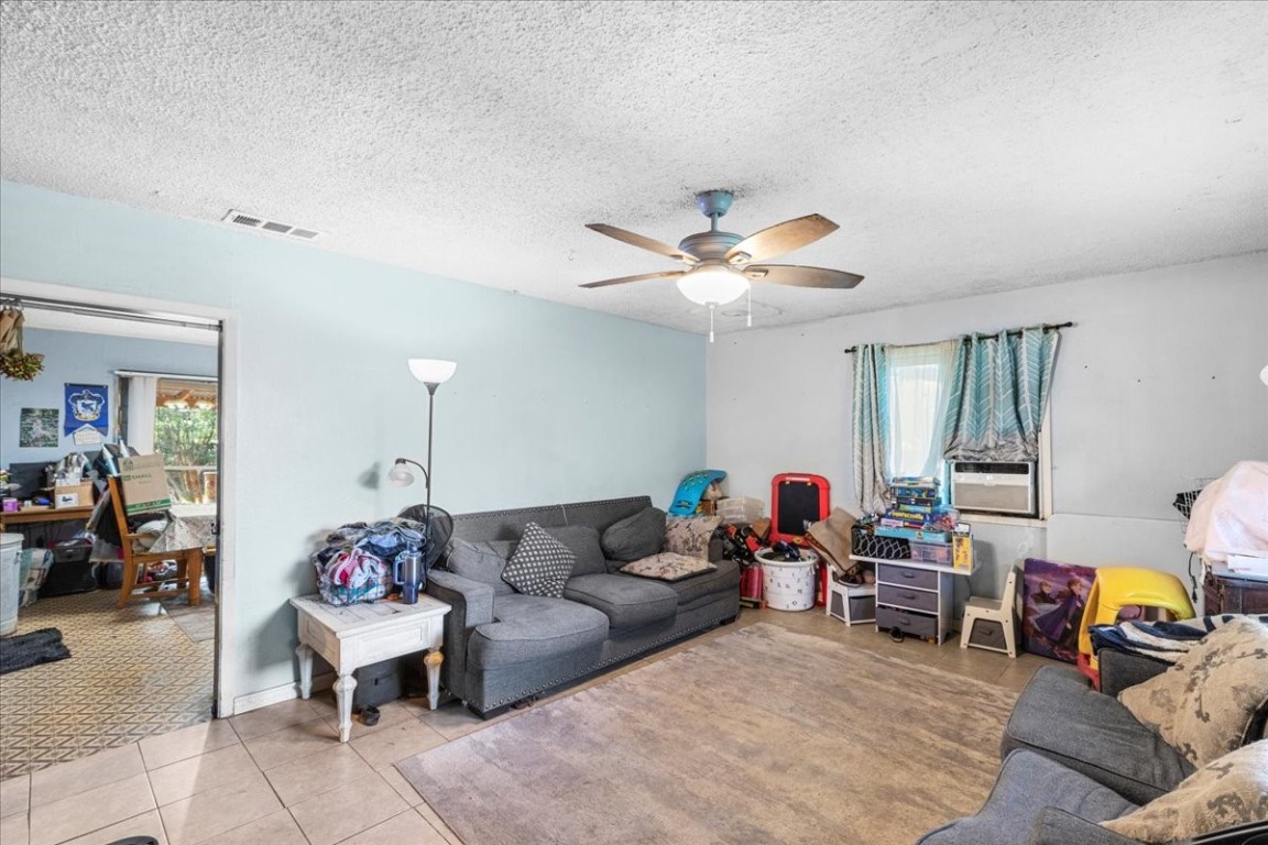 335 E Zipp Road , New Braunfels, TX, 78130 | 7956173 | Realty Texas LLC