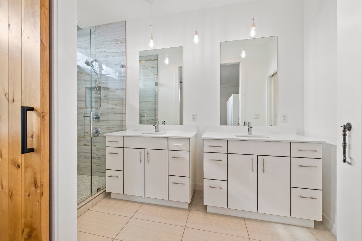 1805 E 14th Street A , Austin, TX, 78702 | 5463018 | Realty Texas LLC