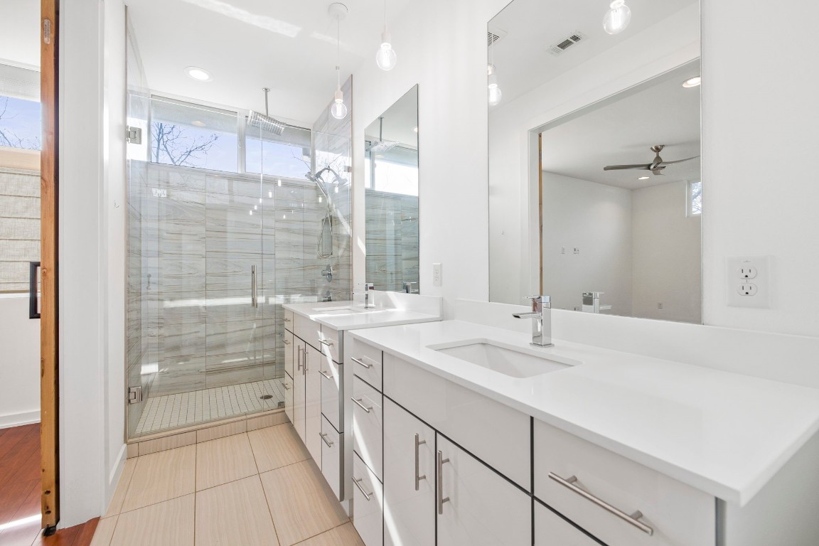 1805 E 14th Street A , Austin, TX, 78702 | 5463018 | Realty Texas LLC