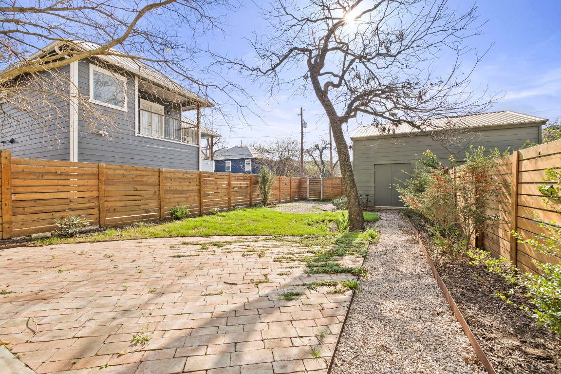 1805 E 14th Street A , Austin, TX, 78702 | 5463018 | Realty Texas LLC