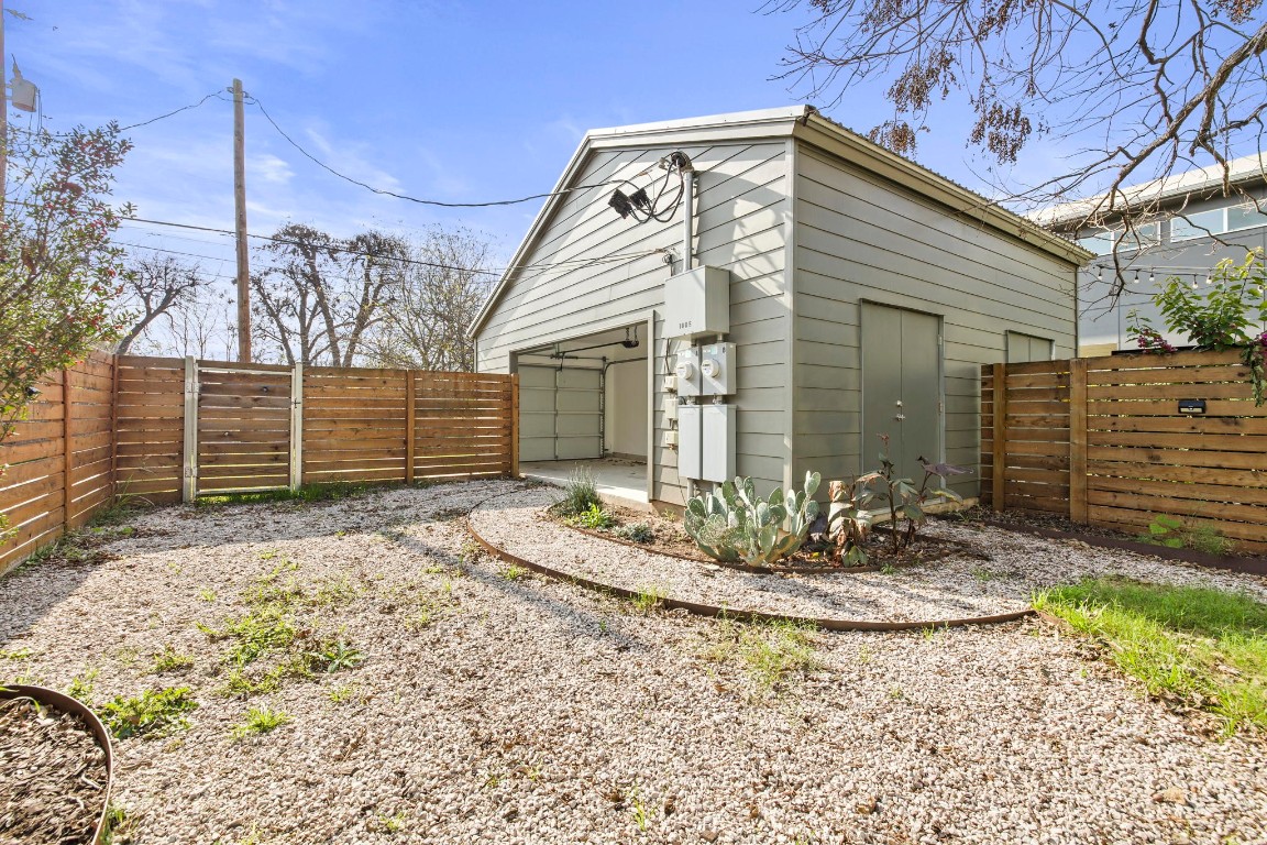 1805 E 14th Street A , Austin, TX, 78702 | 5463018 | Realty Texas LLC
