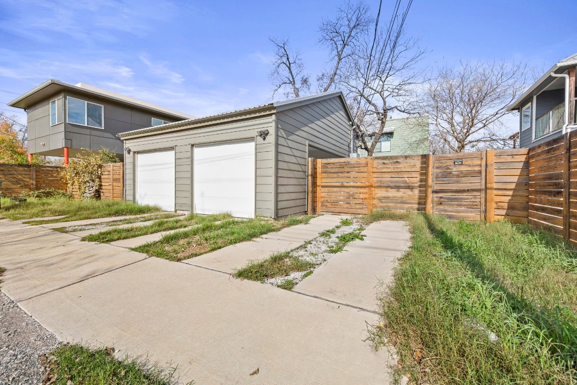 1805 E 14th Street A , Austin, TX, 78702 | 5463018 | Realty Texas LLC