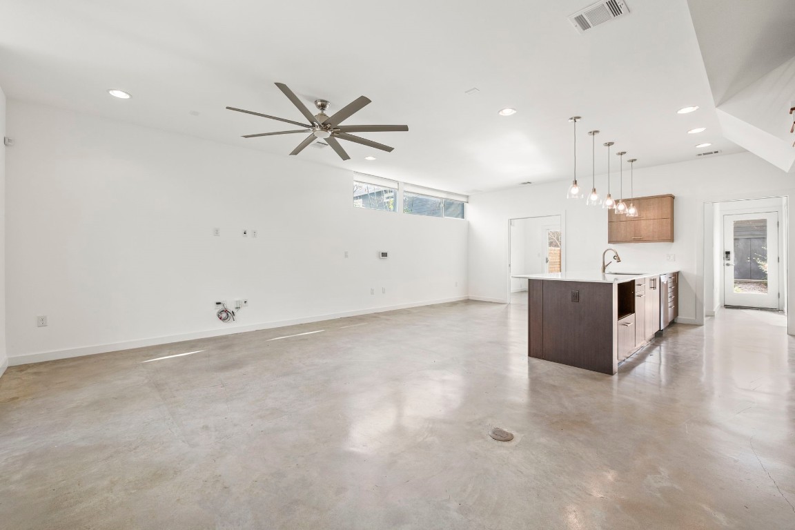1805 E 14th Street A , Austin, TX, 78702 | 5463018 | Realty Texas LLC