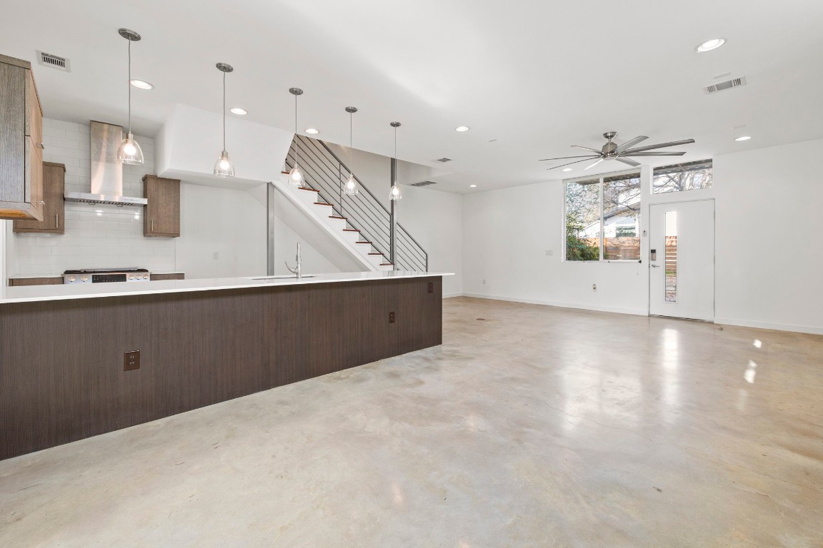 1805 E 14th Street A , Austin, TX, 78702 | 5463018 | Realty Texas LLC