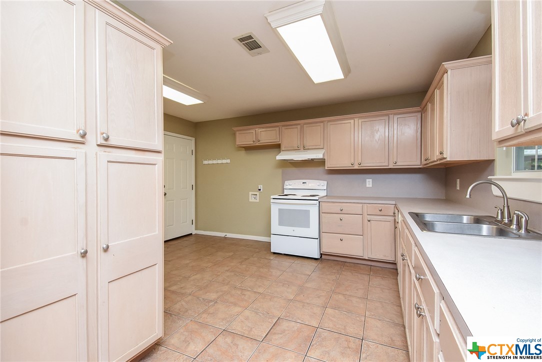 502 E West Street , El Campo, TX, 77437 | 543030 | Realty Texas LLC