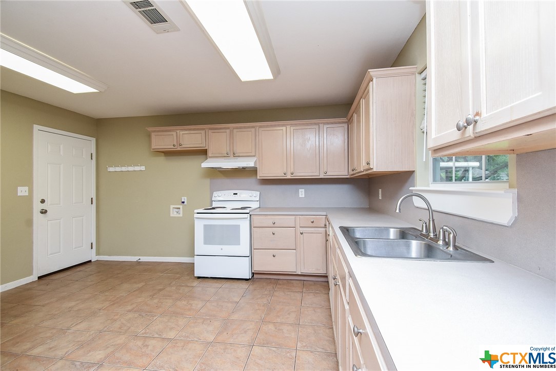 502 E West Street , El Campo, TX, 77437 | 543030 | Realty Texas LLC