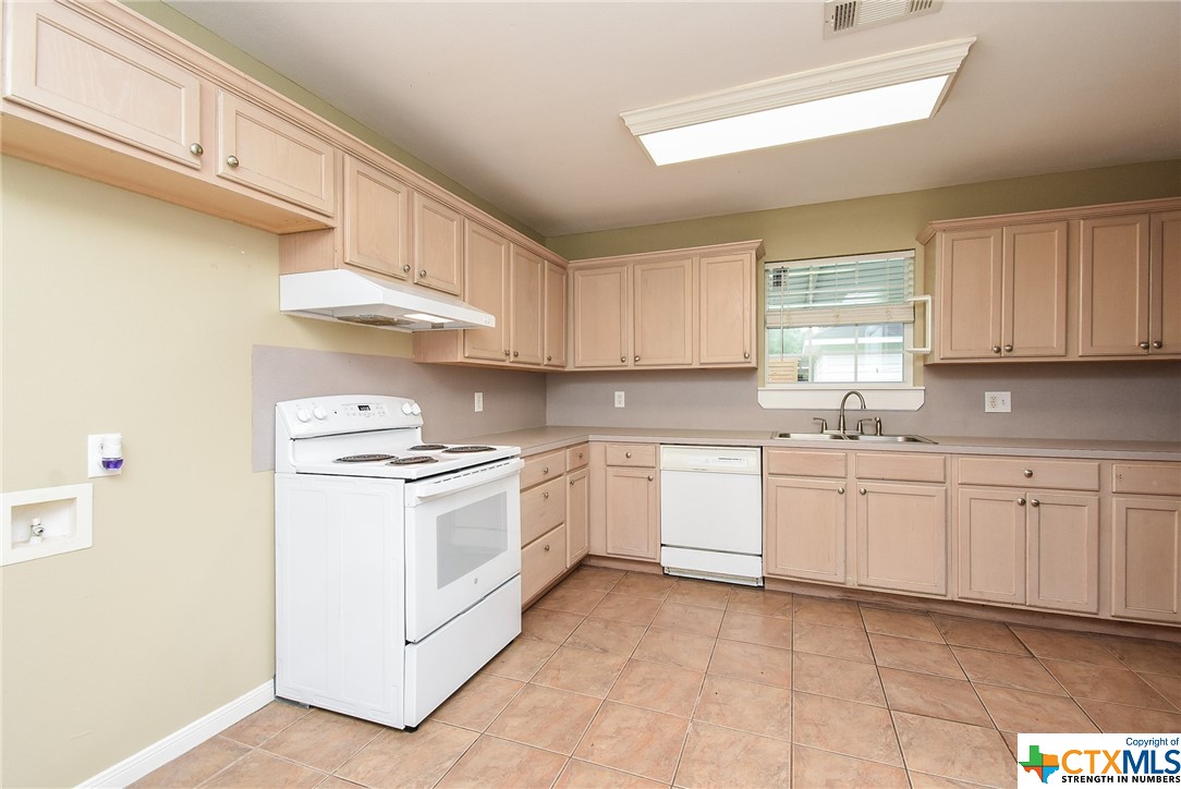 502 E West Street , El Campo, TX, 77437 | 543030 | Realty Texas LLC