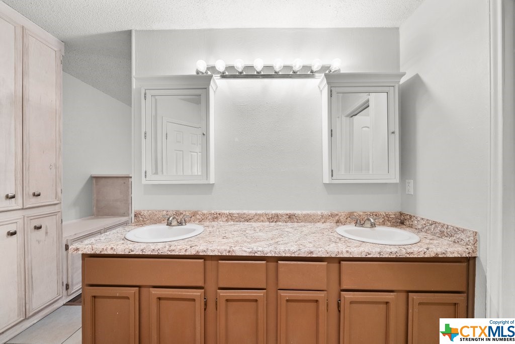 2001 Castle Bluff Drive , San Marcos, TX, 78666 | 543123 | Realty Texas LLC