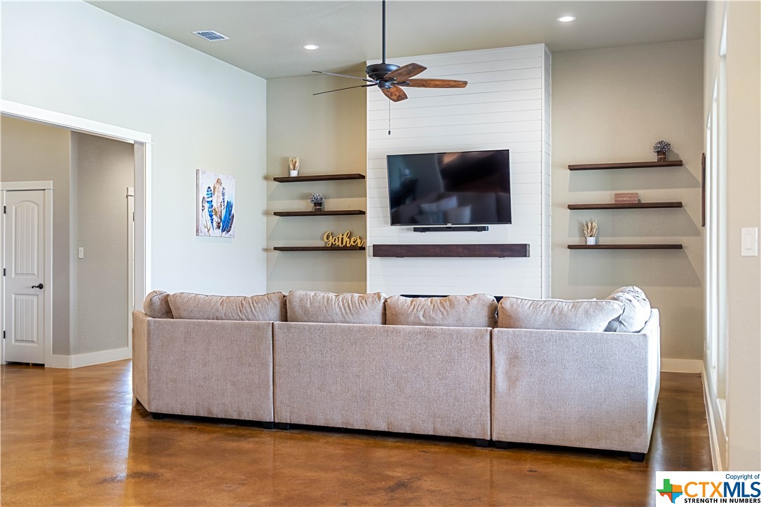 6303 Barbarossa Road , Seguin, TX, 78155 | 543136 | Realty Texas LLC