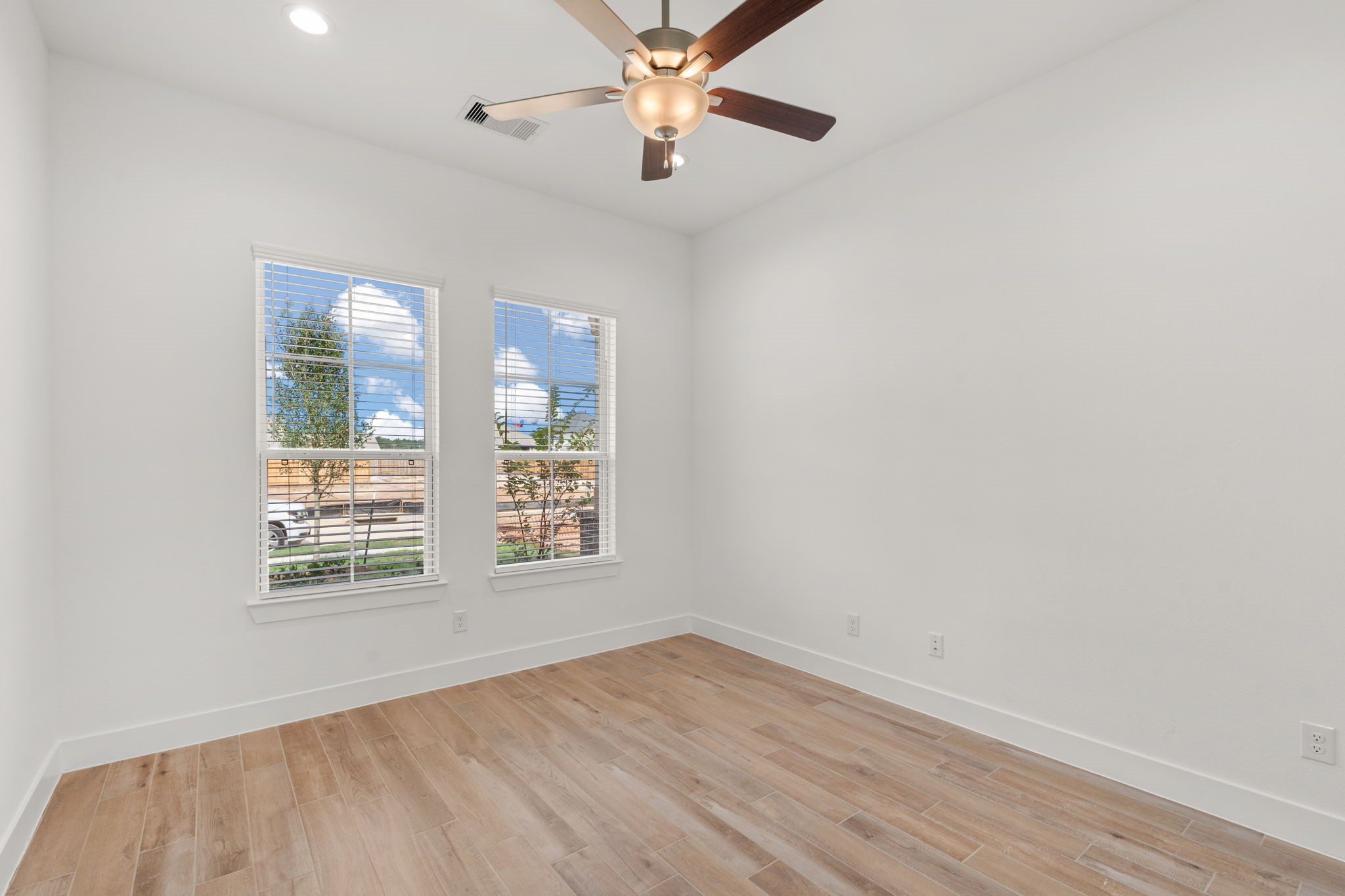 415 Emory Peak Lane , New Caney, TX, 77357 | 29330015 | Realty Texas LLC