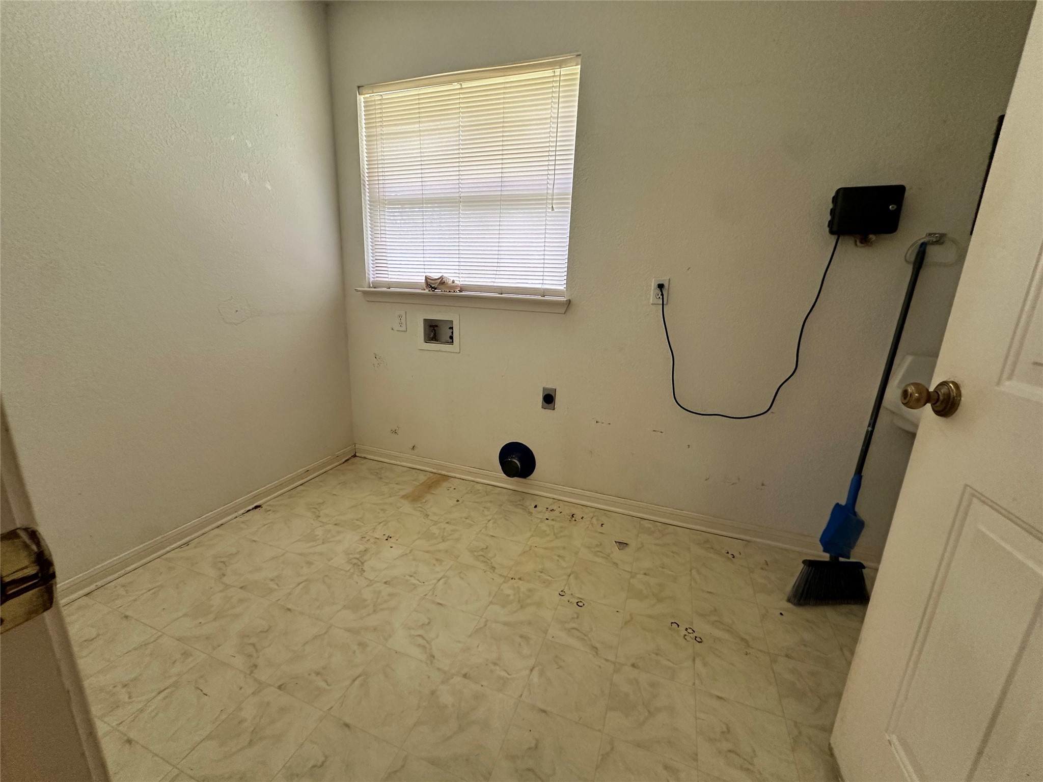 121 WHITE OAK , Village Mills, TX, 77663 | 75810700 | Realty Texas LLC