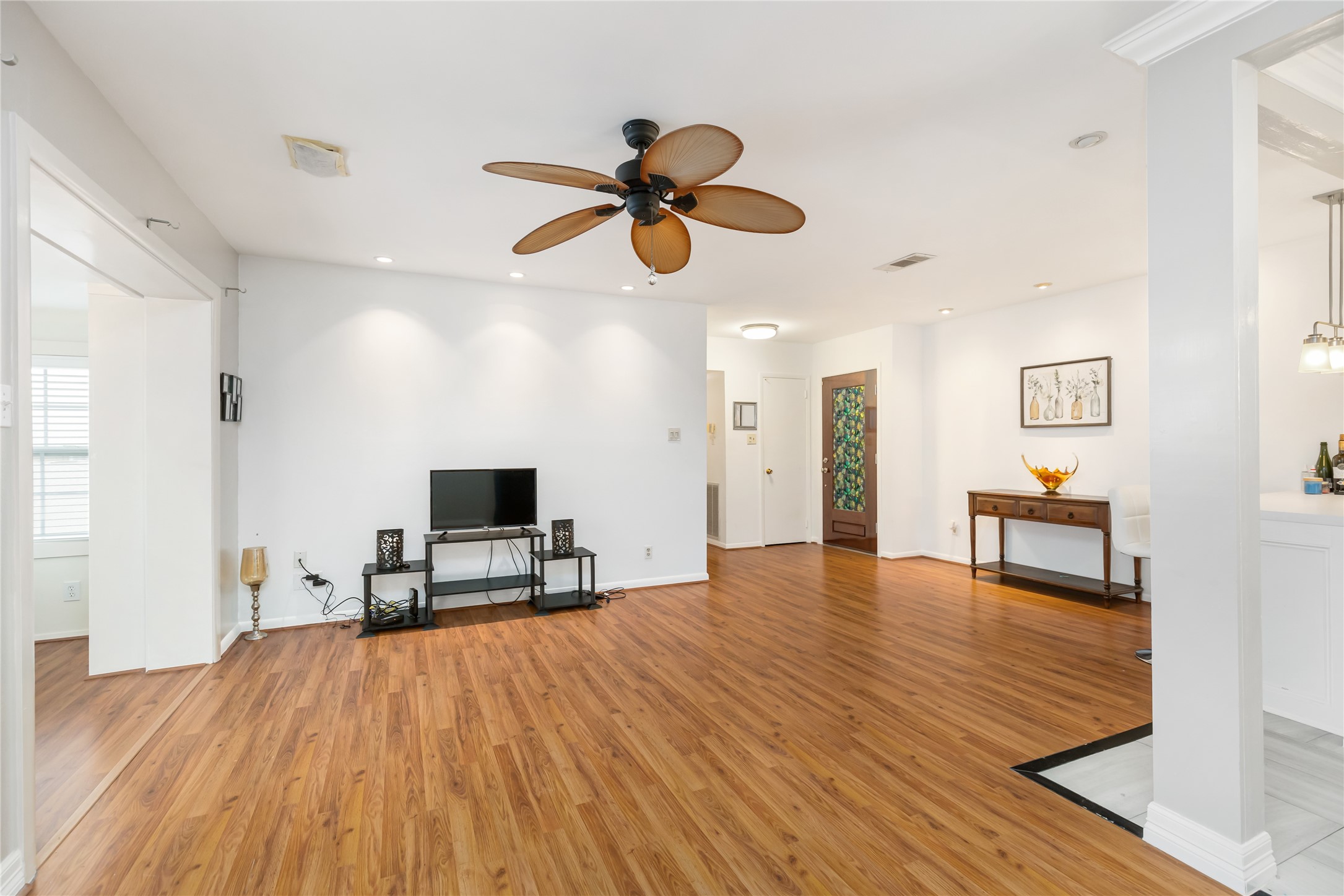 2824 Briarhurst Drive 14 , Houston, TX, 77057 | 52754773 | Realty Texas LLC
