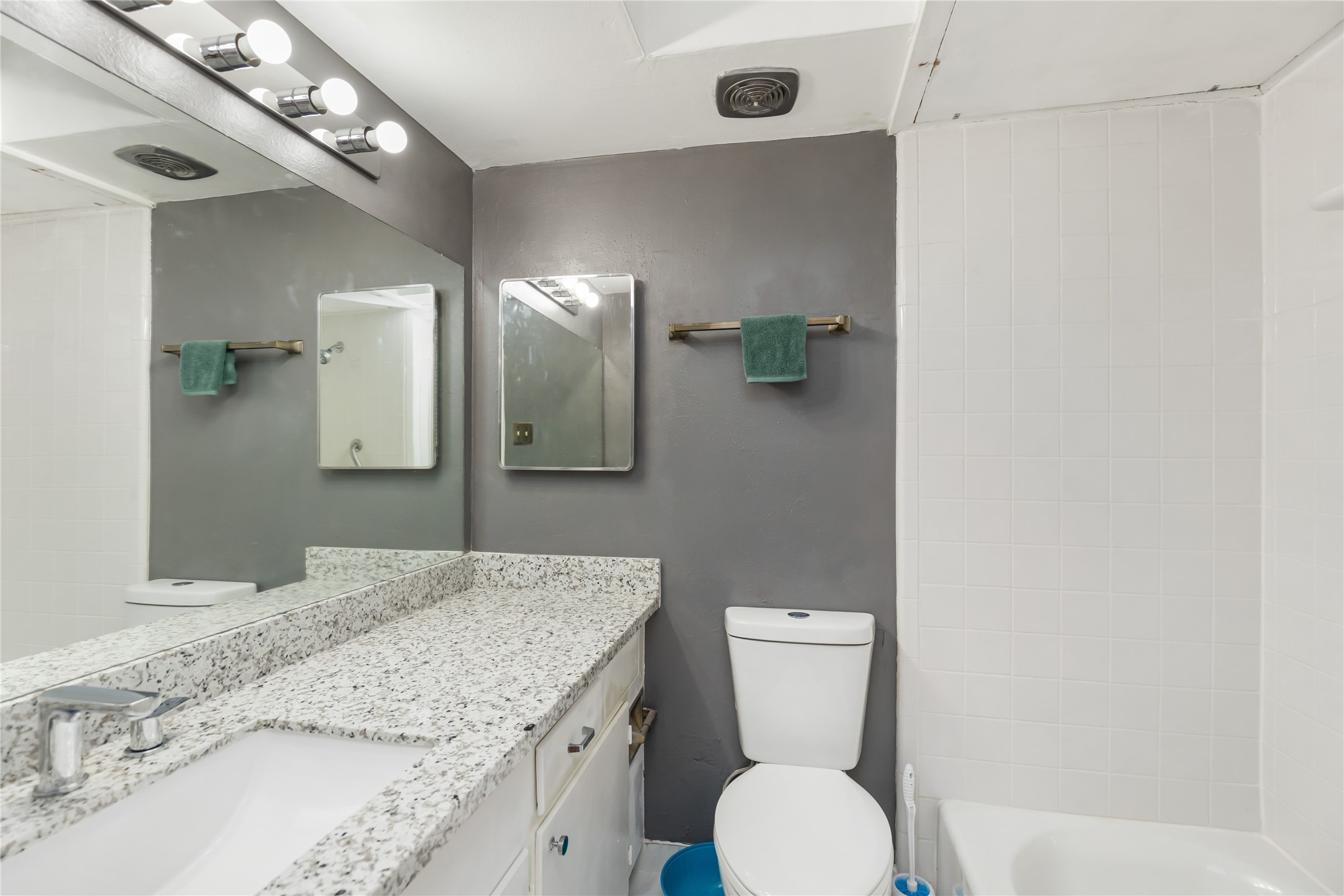 2824 Briarhurst Drive 14 , Houston, TX, 77057 | 52754773 | Realty Texas LLC
