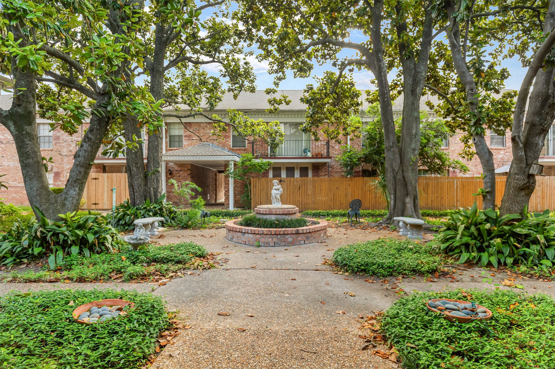 2824 Briarhurst Drive 14 , Houston, TX, 77057 | 52754773 | Realty Texas LLC