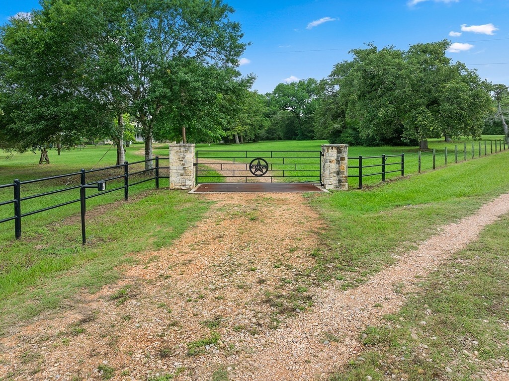 1015 Peters Lane , Columbus, TX, 78934 | 49431270 | Realty Texas LLC