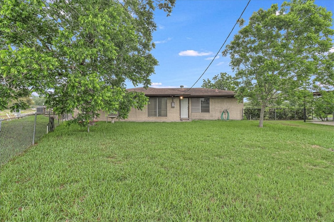 2111 N US HIGHWAY 77 , Robstown, TX, 78380 | 441728 | Realty Texas LLC