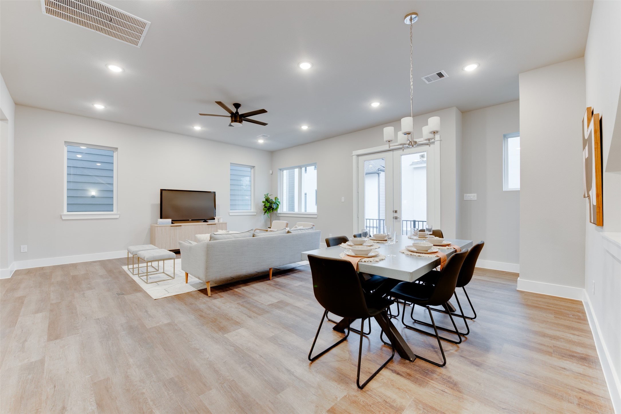 1426 W 34th 1/2 Street , Houston, TX, 77018 | 26376543 | Realty Texas LLC