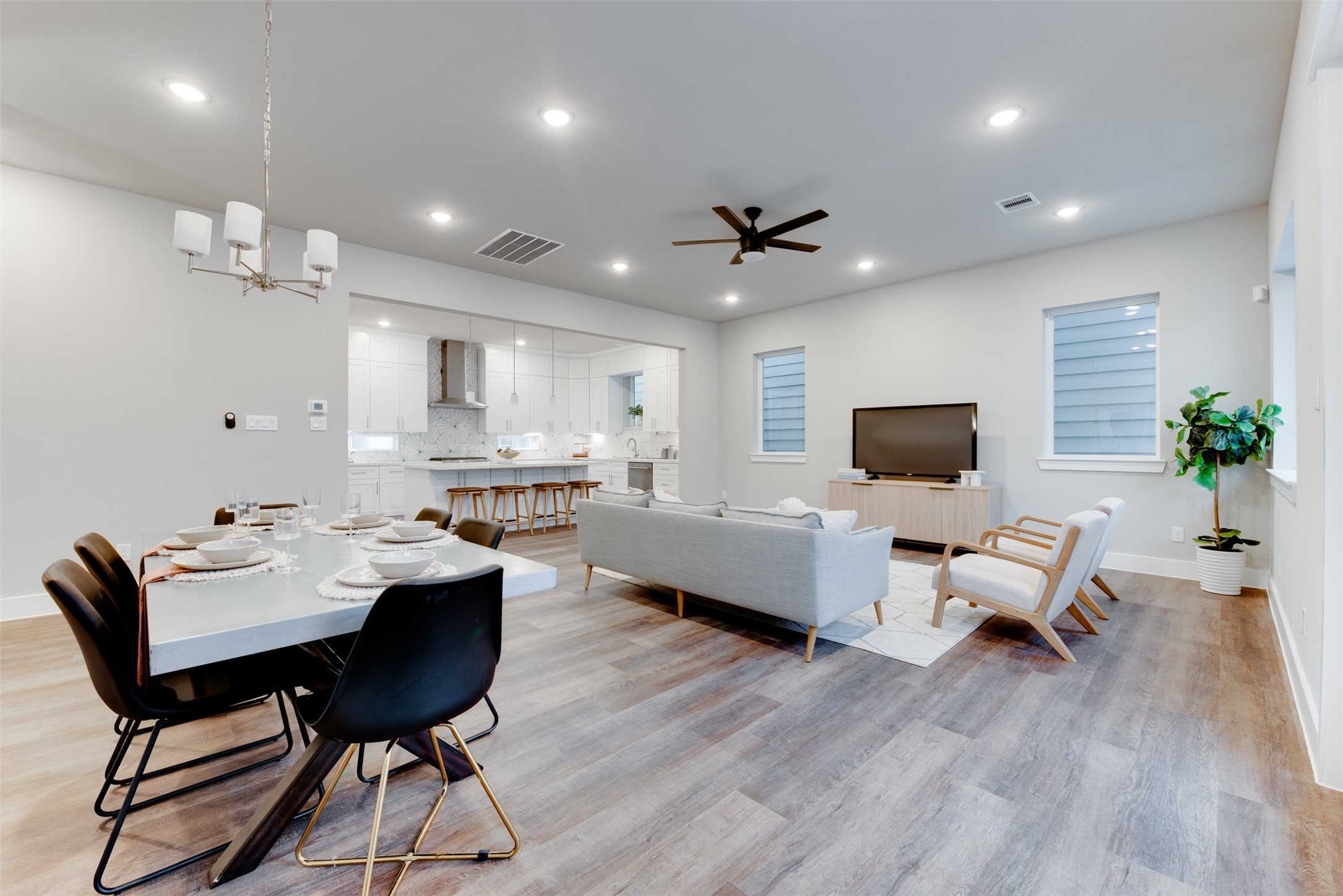 1426 W 34th 1/2 Street , Houston, TX, 77018 | 26376543 | Realty Texas LLC