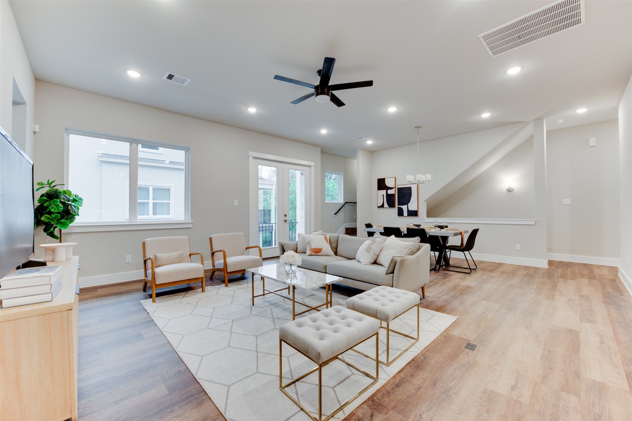 1426 W 34th 1/2 Street , Houston, TX, 77018 | 26376543 | Realty Texas LLC