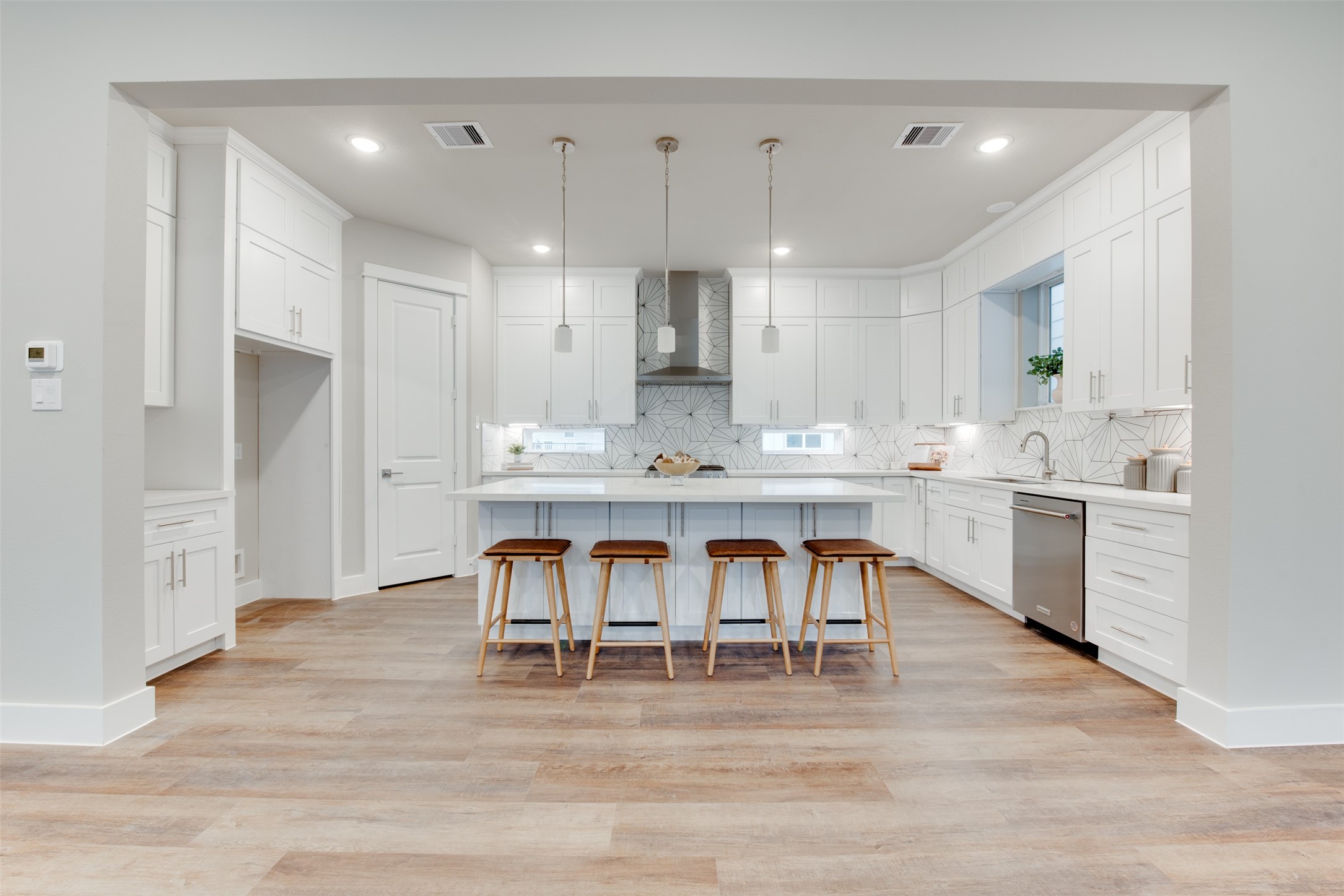 1426 W 34th 1/2 Street , Houston, TX, 77018 | 26376543 | Realty Texas LLC