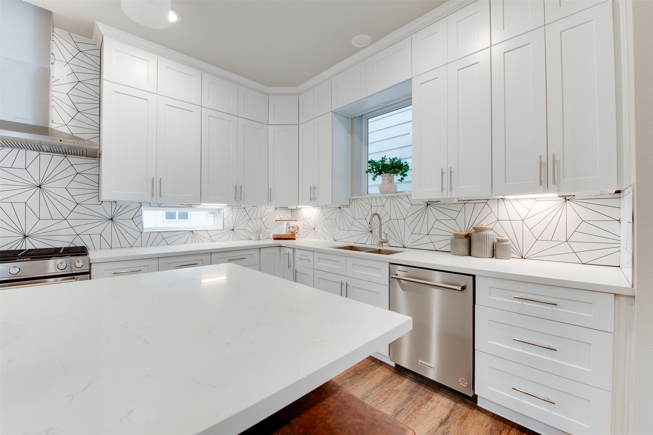 1426 W 34th 1/2 Street , Houston, TX, 77018 | 26376543 | Realty Texas LLC