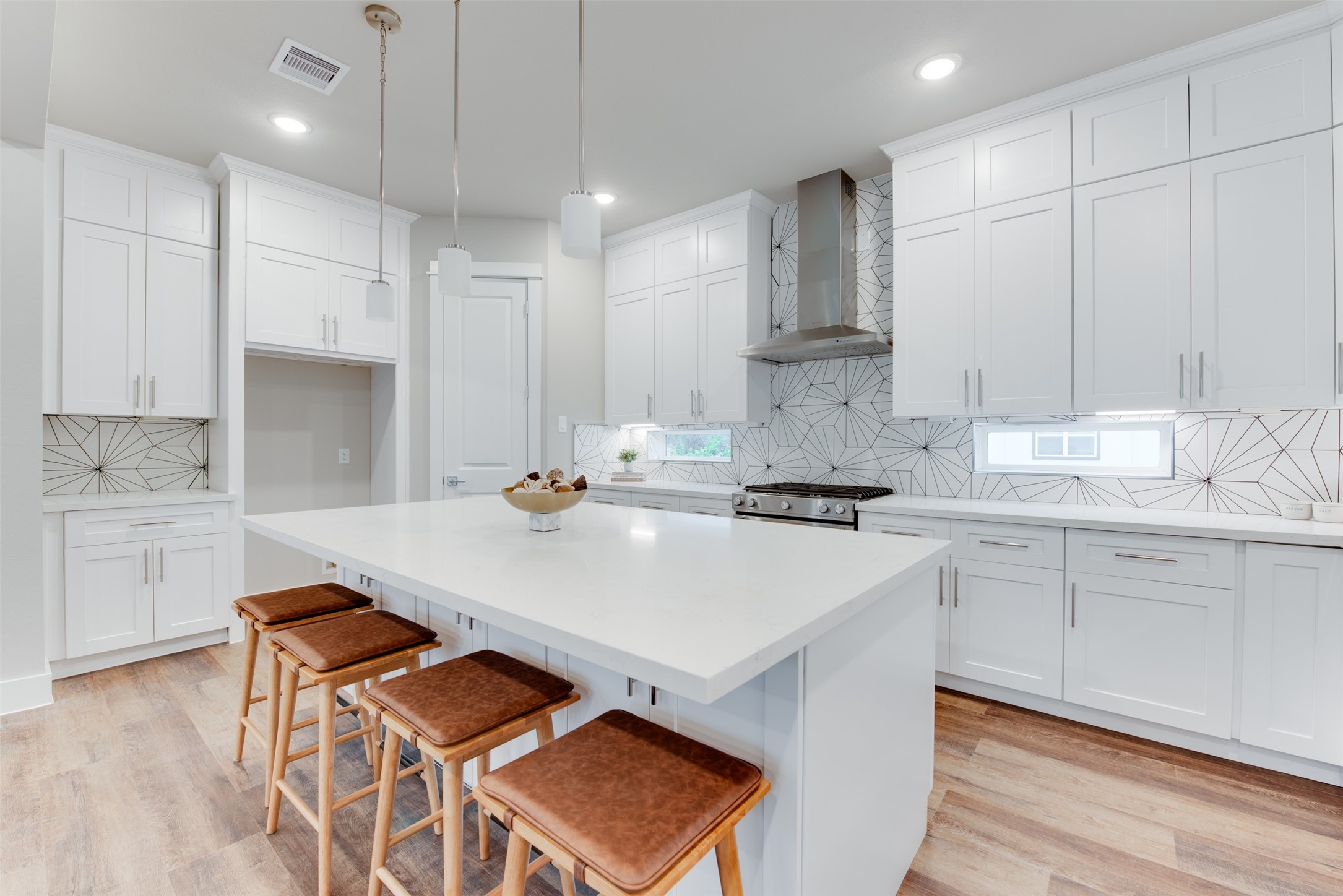 1426 W 34th 1/2 Street , Houston, TX, 77018 | 26376543 | Realty Texas LLC