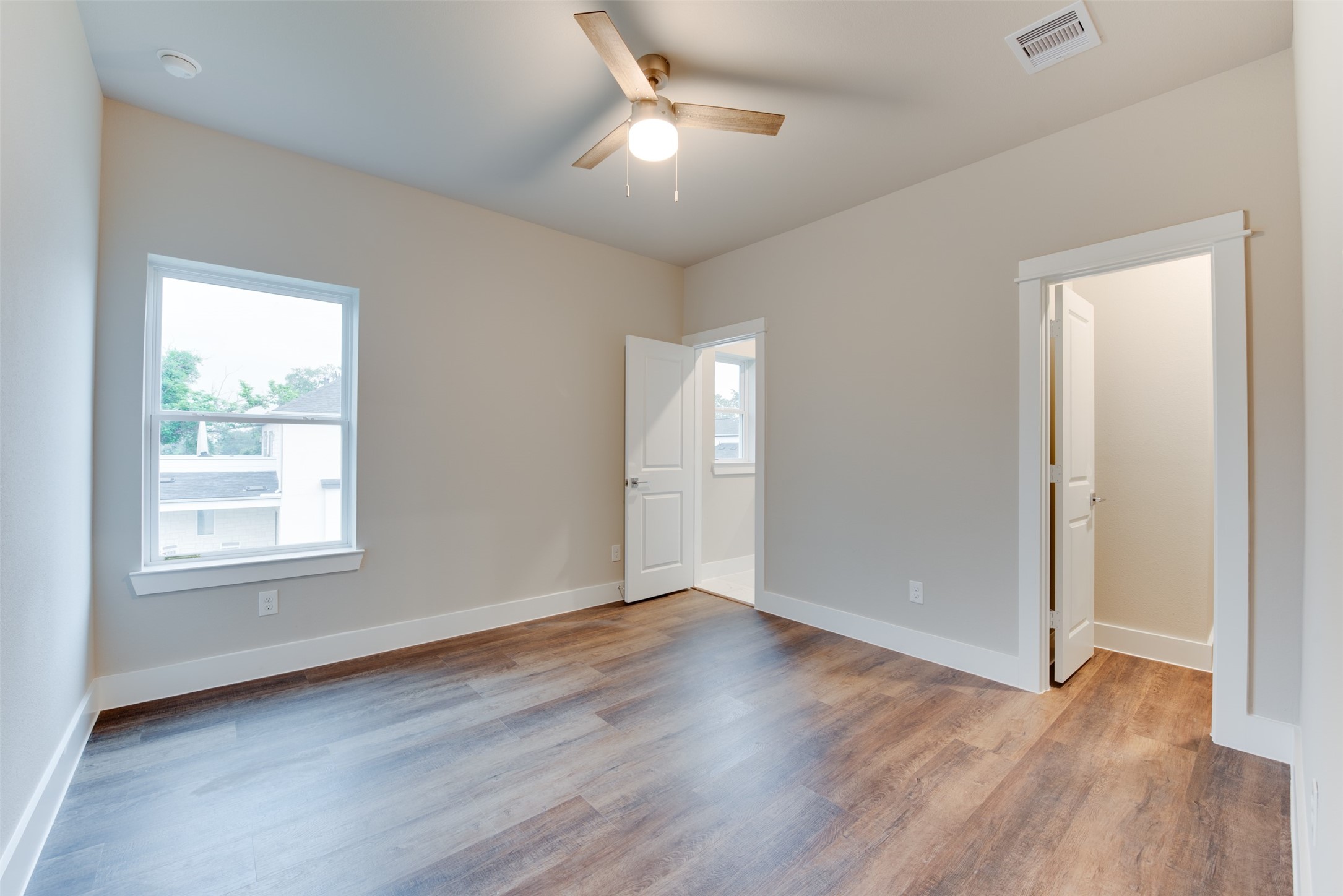 1426 W 34th 1/2 Street , Houston, TX, 77018 | 26376543 | Realty Texas LLC