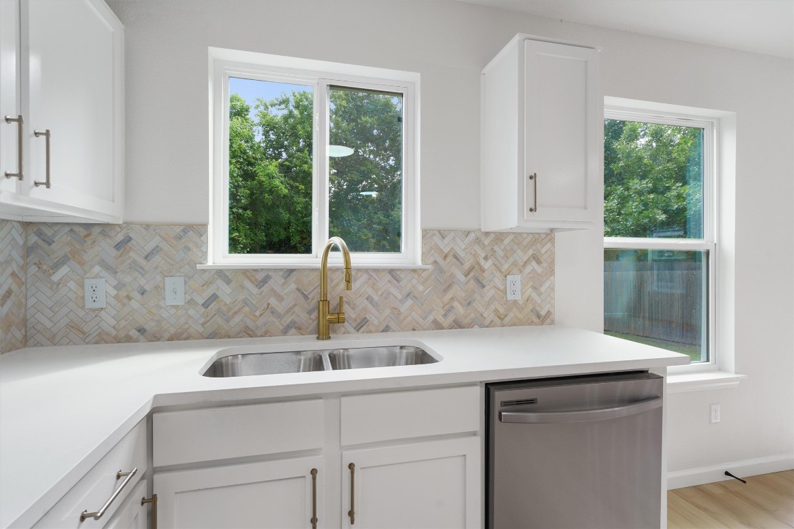 7115 Thannas Way , Austin, TX, 78744 | 6377848 | Realty Texas LLC