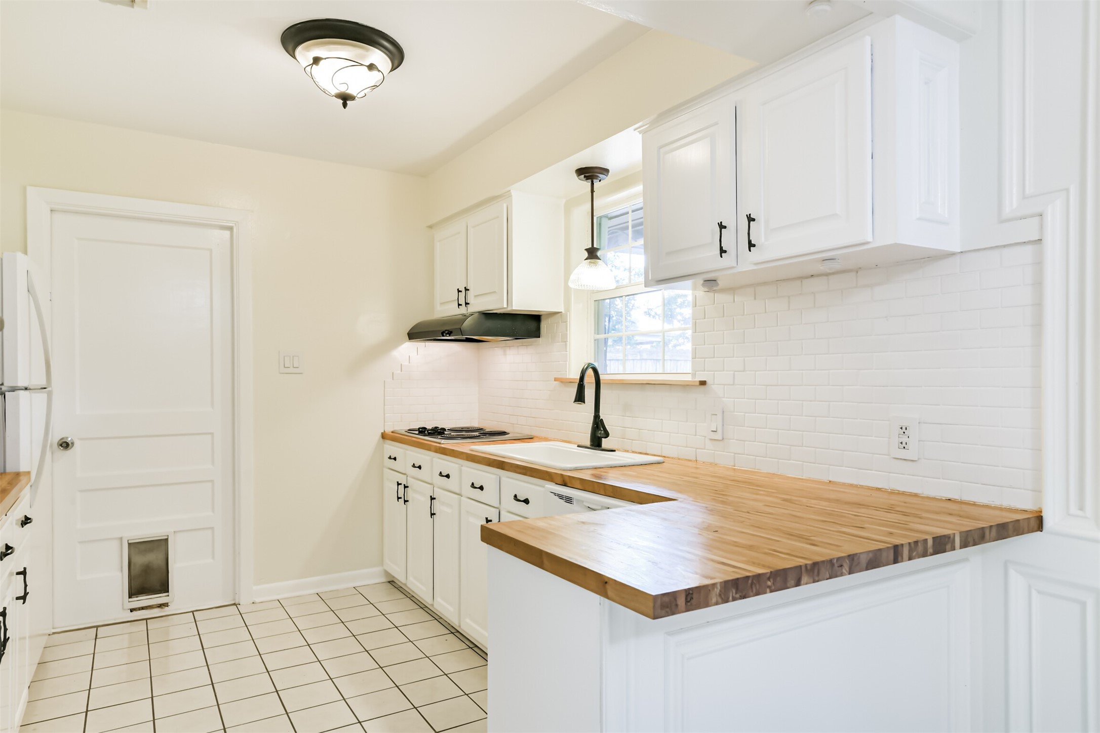 2426 11th Street N , Texas City, TX, 77590 | 2366925 | Realty Texas LLC