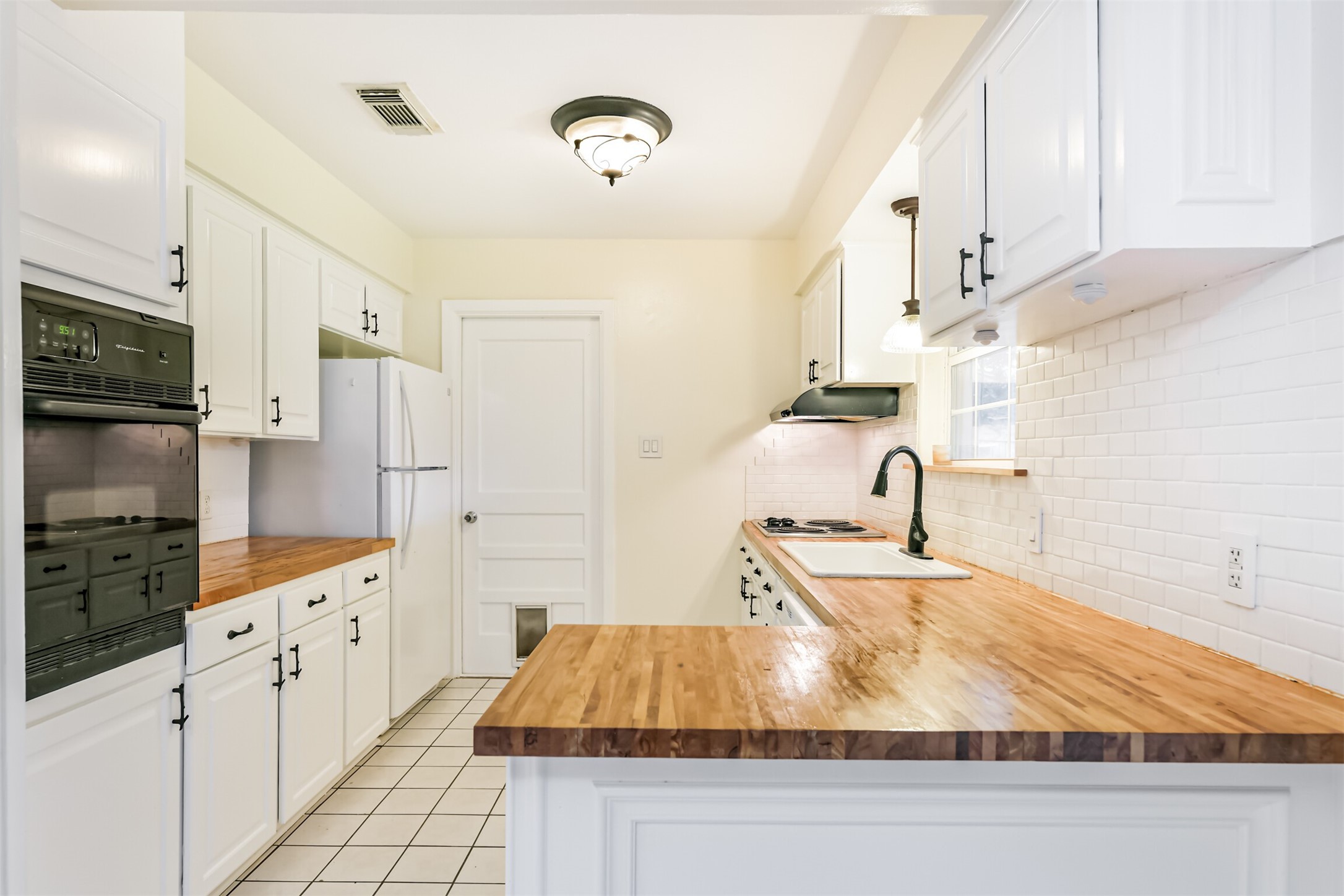 2426 11th Street N , Texas City, TX, 77590 | 2366925 | Realty Texas LLC