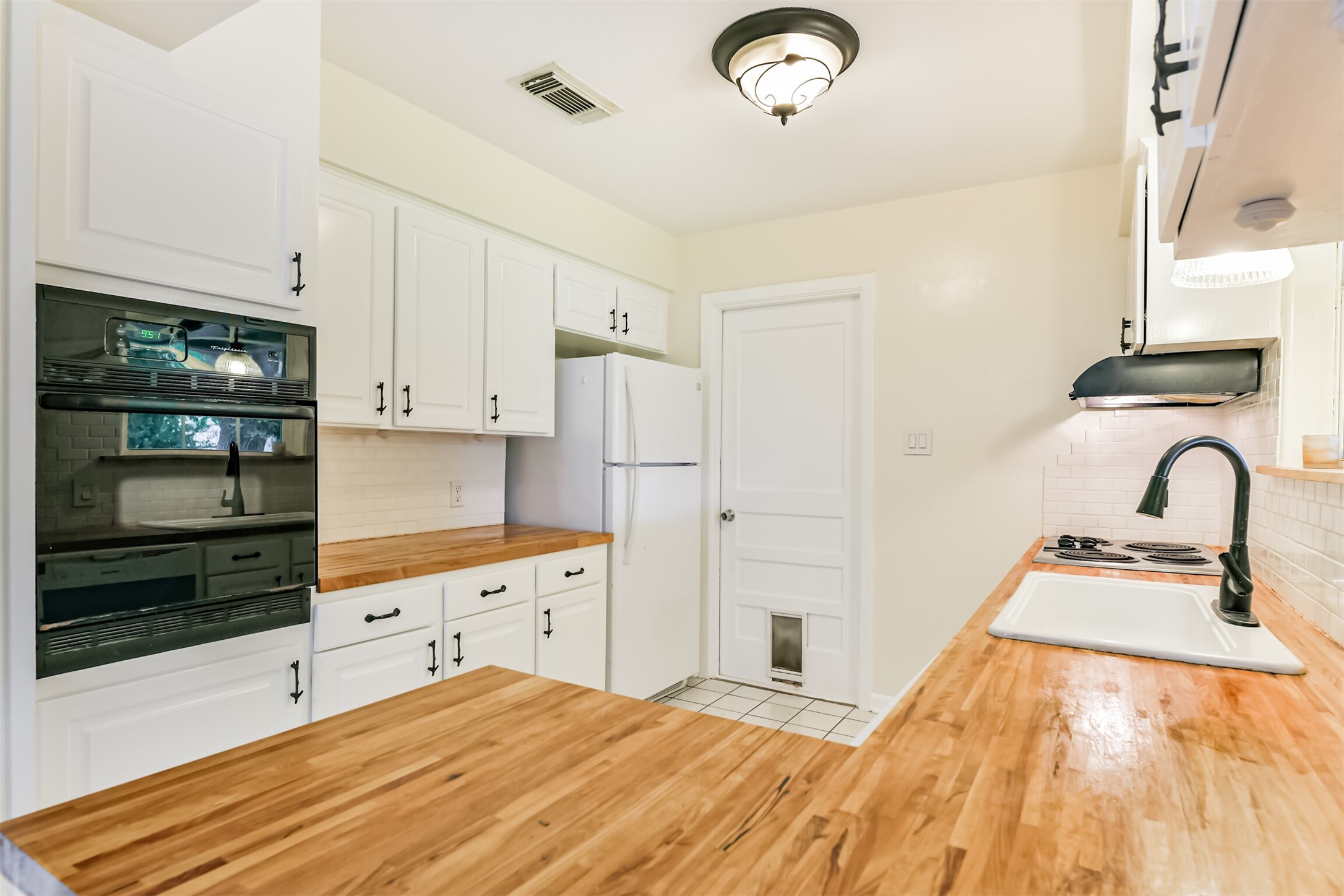 2426 11th Street N , Texas City, TX, 77590 | 2366925 | Realty Texas LLC