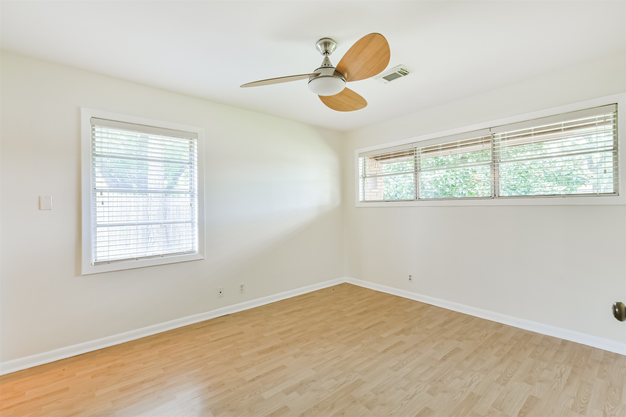 2426 11th Street N , Texas City, TX, 77590 | 2366925 | Realty Texas LLC