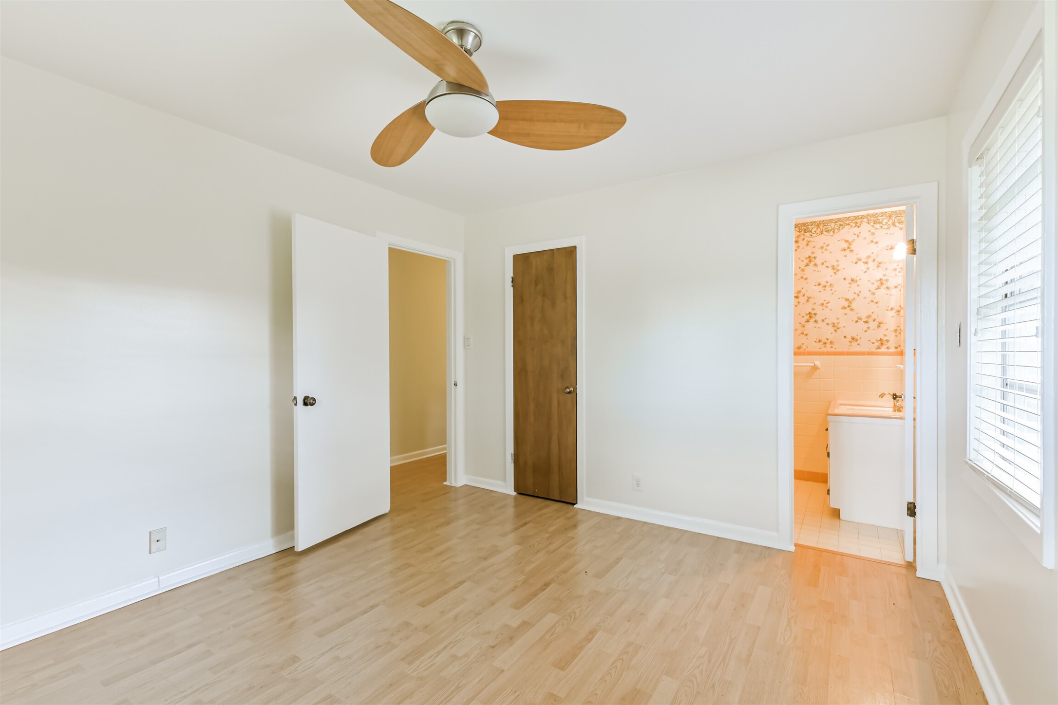 2426 11th Street N , Texas City, TX, 77590 | 2366925 | Realty Texas LLC