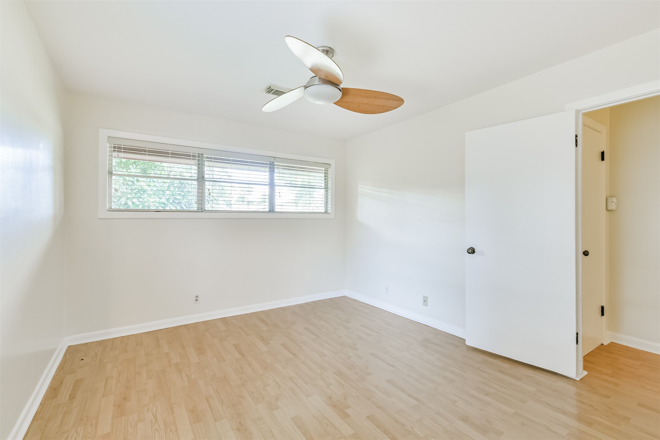 2426 11th Street N , Texas City, TX, 77590 | 2366925 | Realty Texas LLC