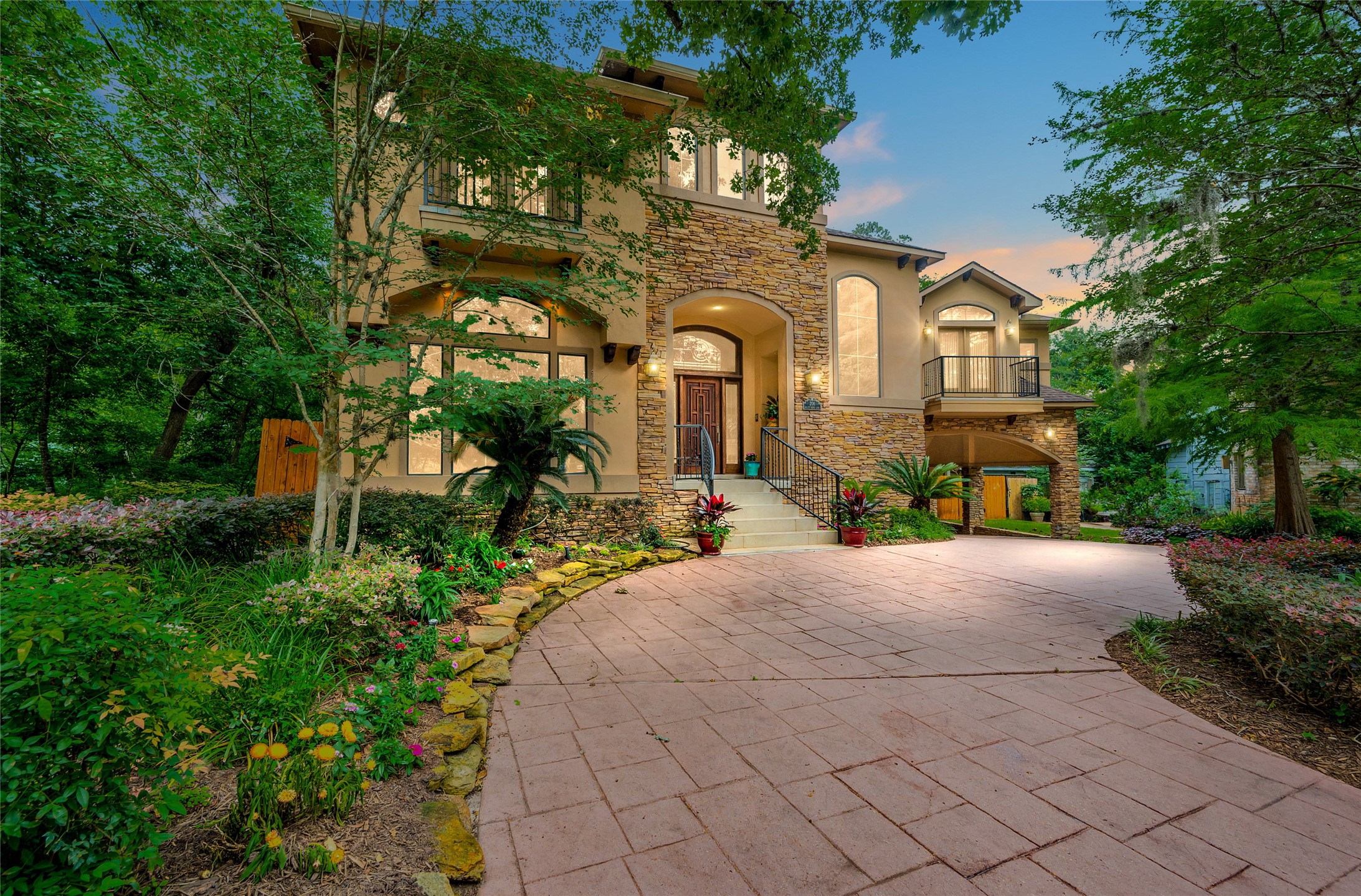 206 Walnut Bend Lane , Houston, TX, 77042 | 73655474 | Realty Texas LLC