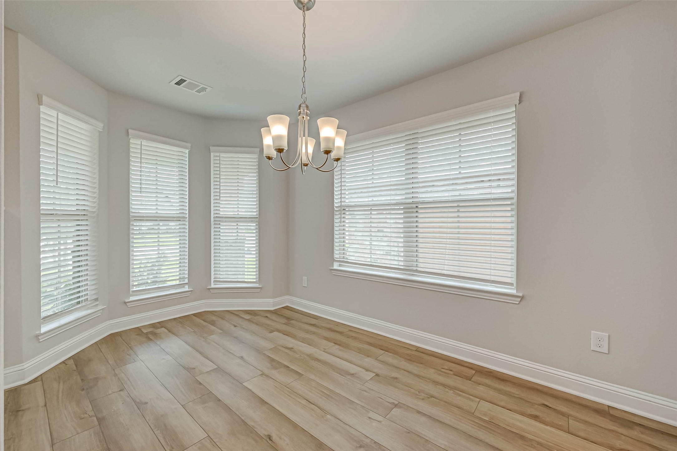 9 Greenbriar Loop , Angleton, TX, 77515 | 11682914 | Realty Texas LLC