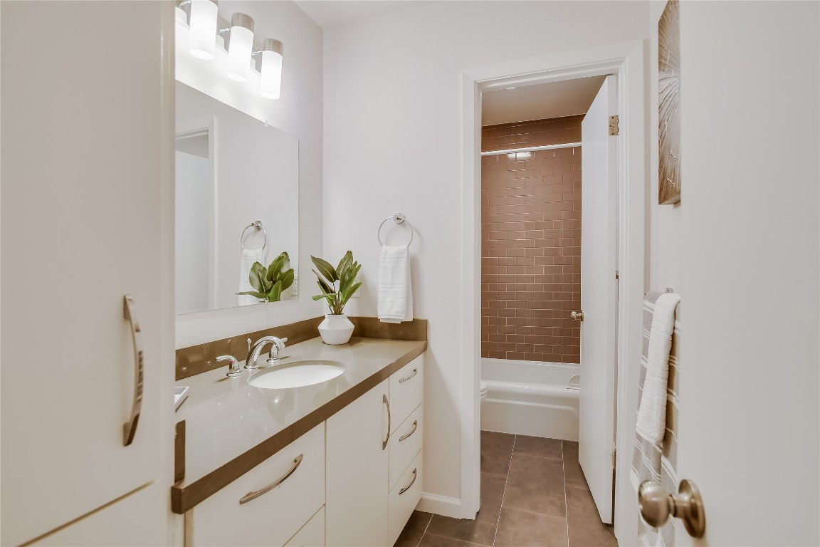 7400 Barcelona Drive , Austin, TX, 78752 | 3858095 | Realty Texas LLC