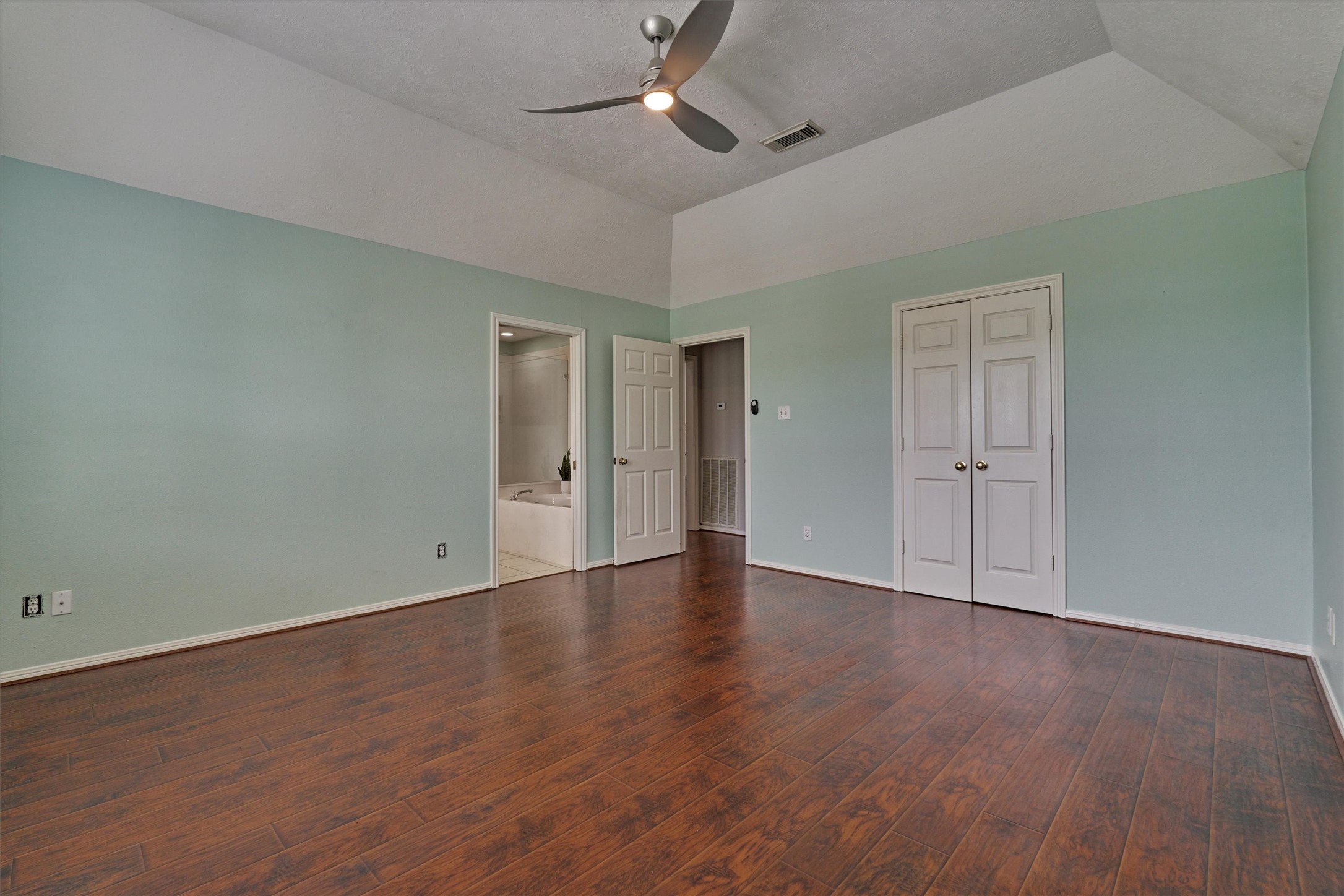 111 Harbour Town Way , Montgomery, TX, 77356 | 56051806 | Realty Texas LLC