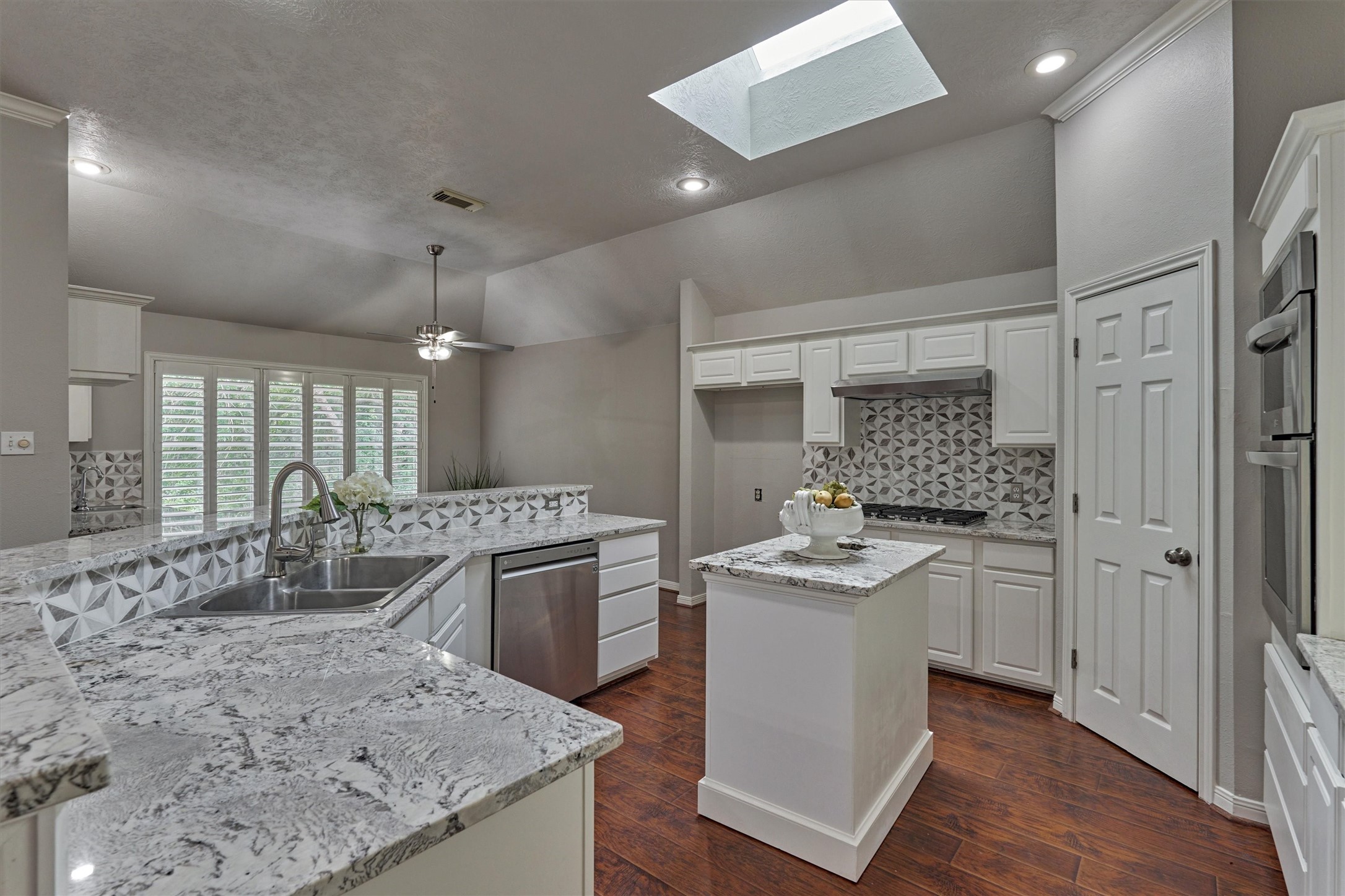 111 Harbour Town Way , Montgomery, TX, 77356 | 56051806 | Realty Texas LLC