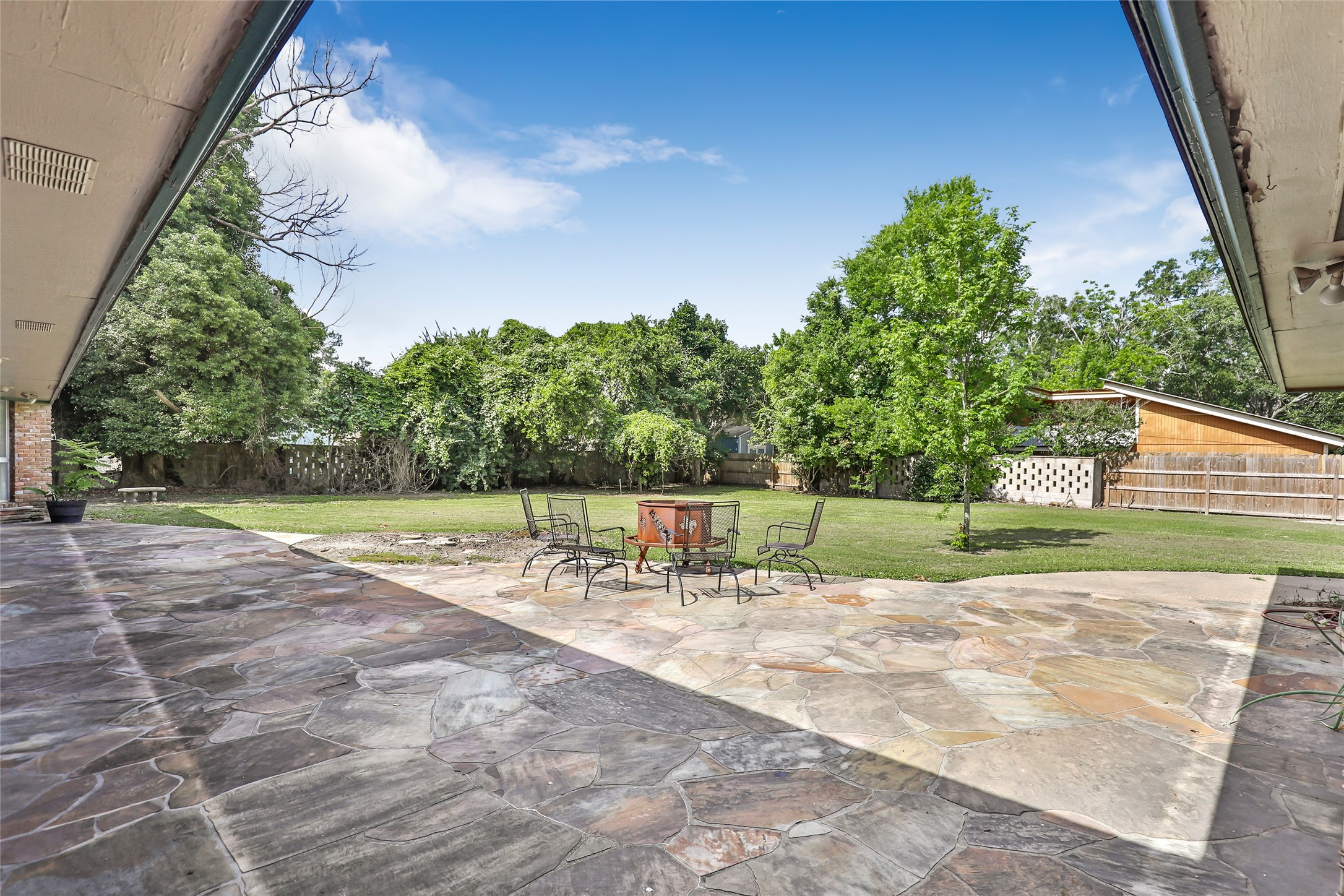 617 Crockett Street , Liberty, TX, 77575 | 50793877 | Realty Texas LLC